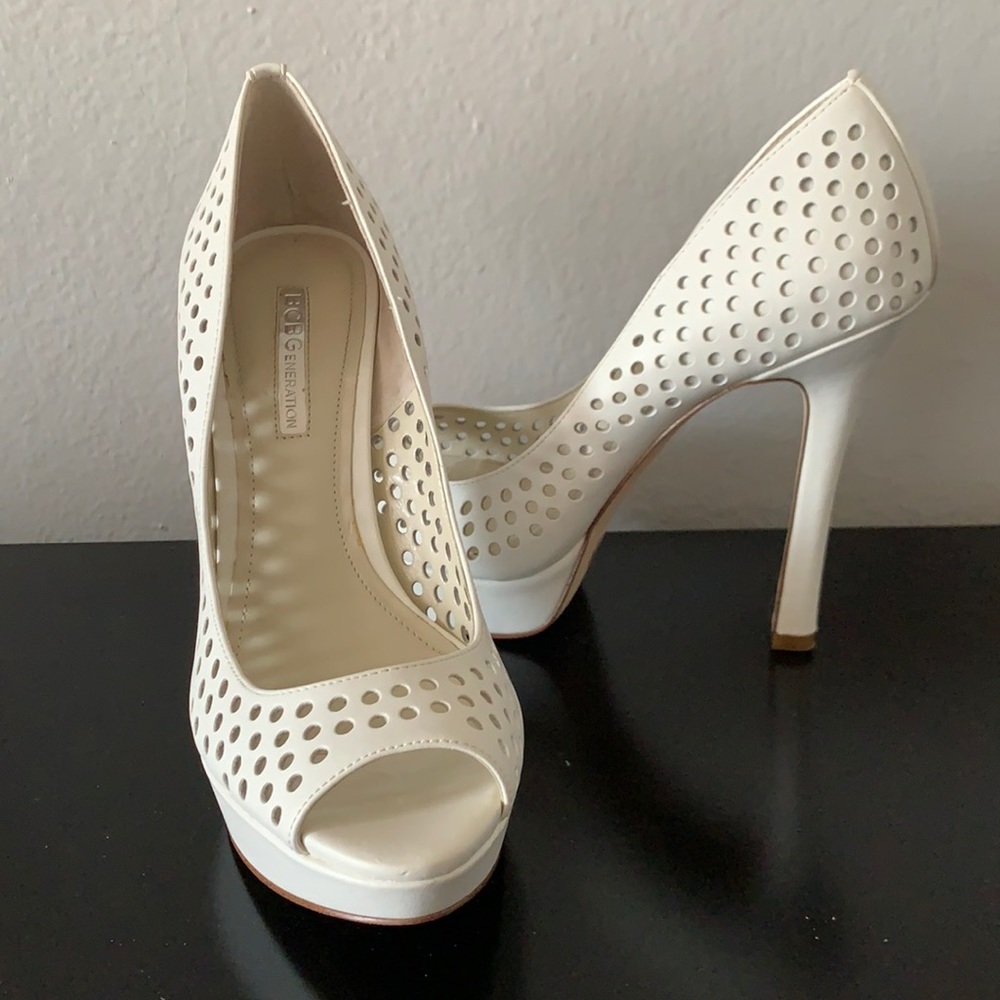BCBG Generation white perf/leather heels size 6.5